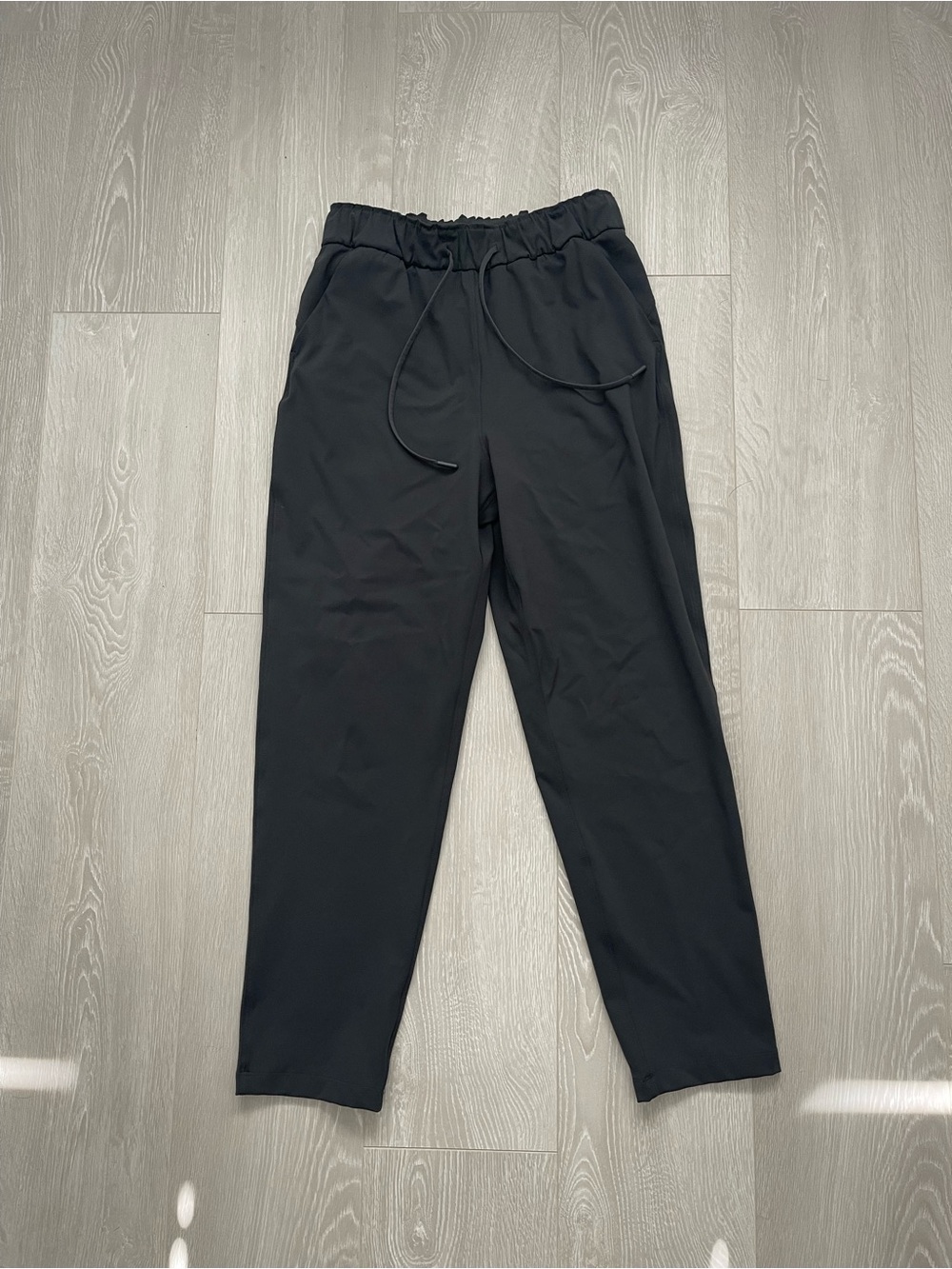 Lululemon Keep Moving Pant 7/8 High-Rise
Graphite Grey size 6 - Picture 6 of 16